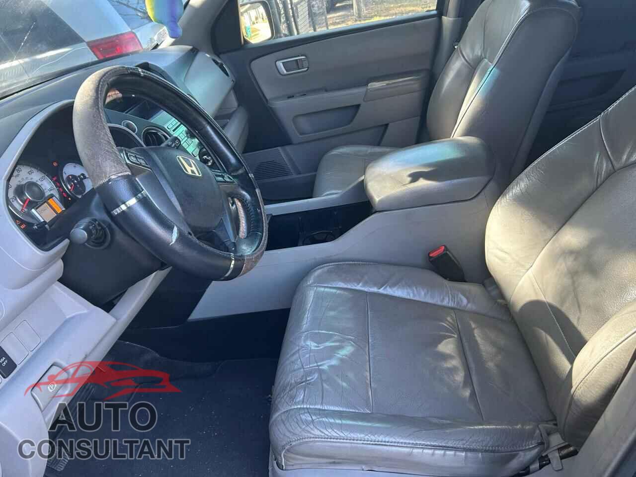 HONDA PILOT 2011 - 5FNYF3H50BB032258