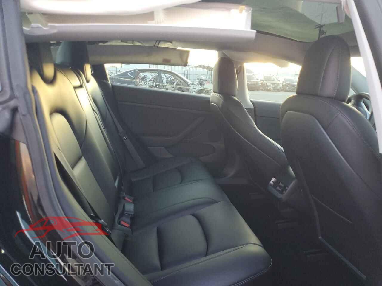 TESLA MODEL 3 2021 - 5YJ3E1EB8MF061067