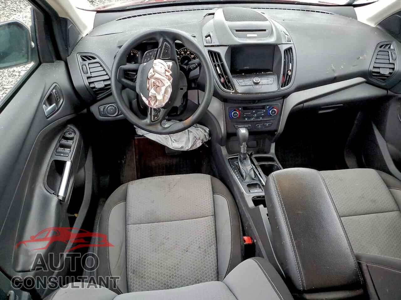 FORD ESCAPE 2017 - 1FMCU0GD2HUB13796
