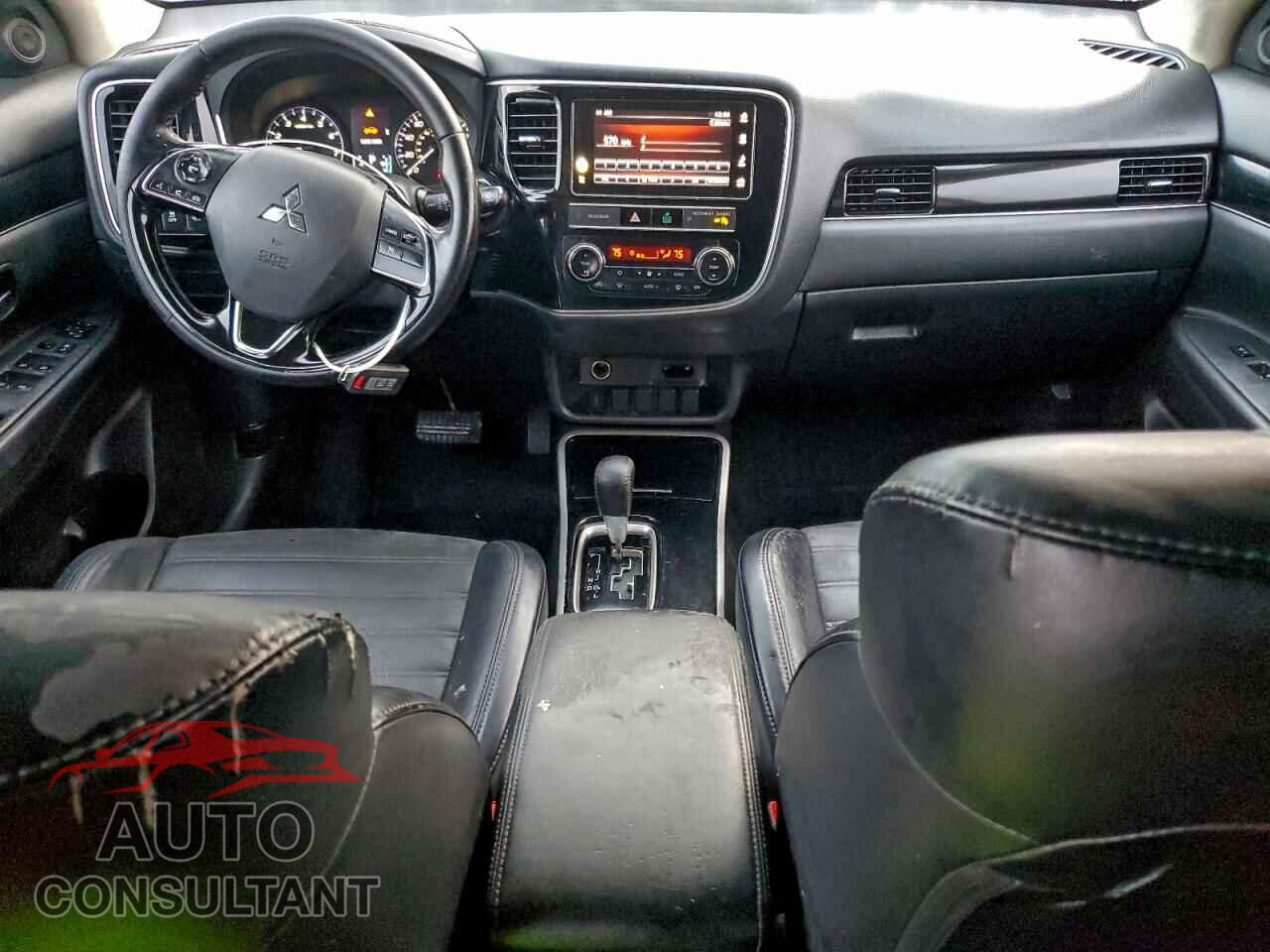 MITSUBISHI OUTLANDER 2019 - JA4AD3A36KZ024749