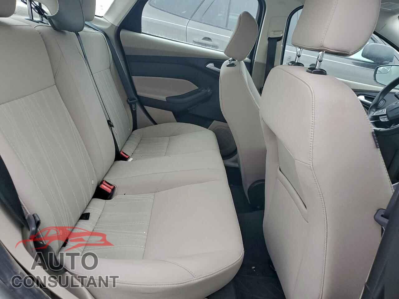 FORD FOCUS 2015 - 1FADP3F29FL350487