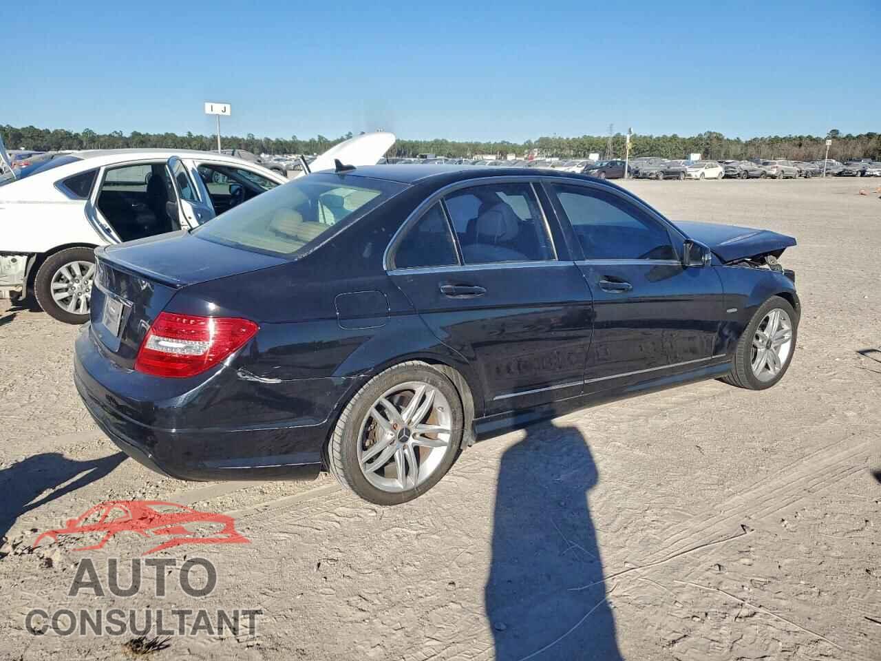 MERCEDES-BENZ C-CLASS 2012 - WDDGF4HB8CR215111