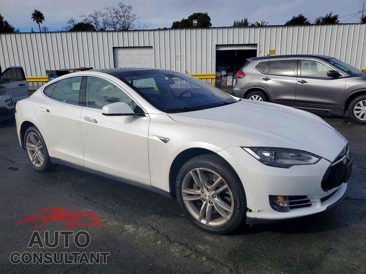 TESLA MODEL S 2013 - 5YJSA1CN2DFP14044