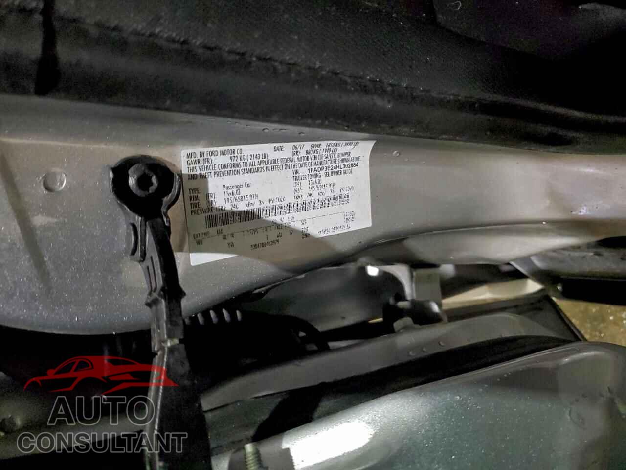 FORD FOCUS 2017 - 1FADP3E24HL302884