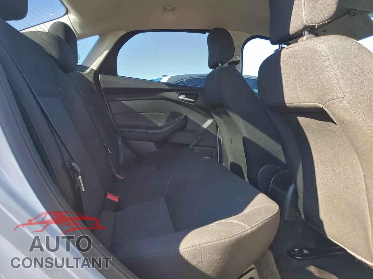 FORD FOCUS 2017 - 1FADP3E24HL335481