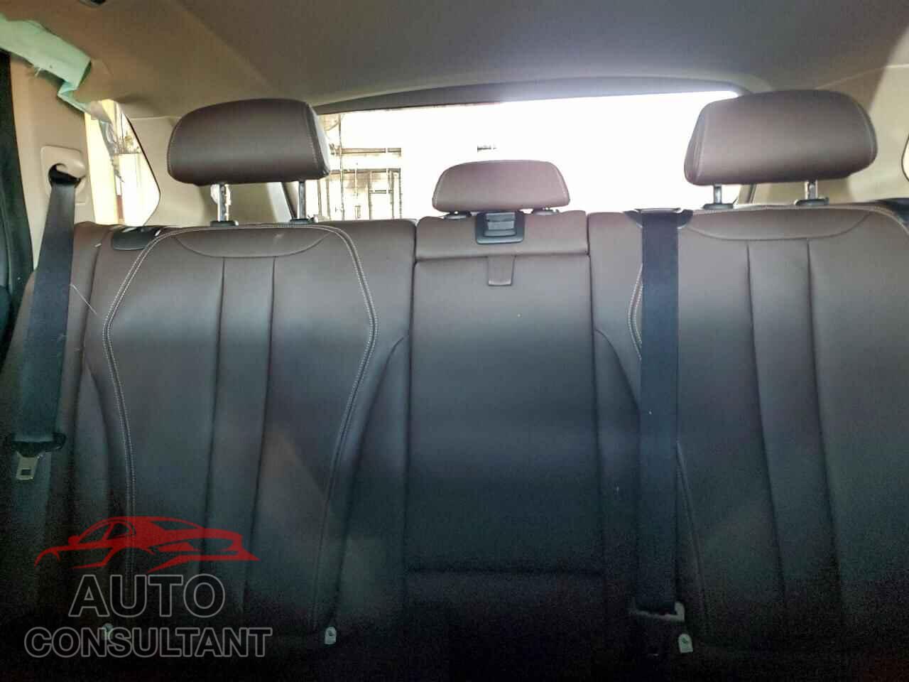 BMW X5 2014 - 5UXKR2C51E0C01111