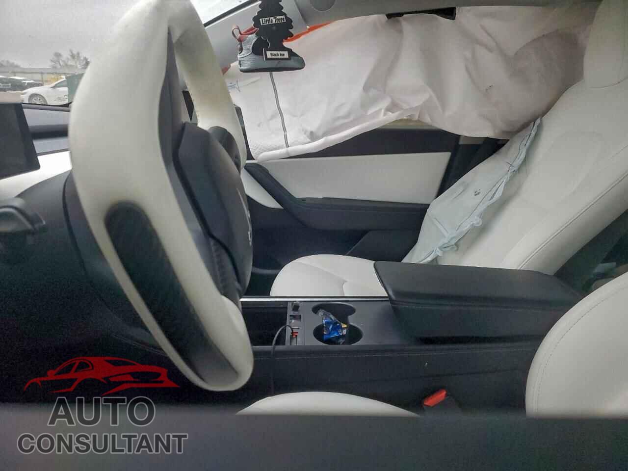 TESLA MODEL Y 2021 - 5YJYGDEF3MF219982