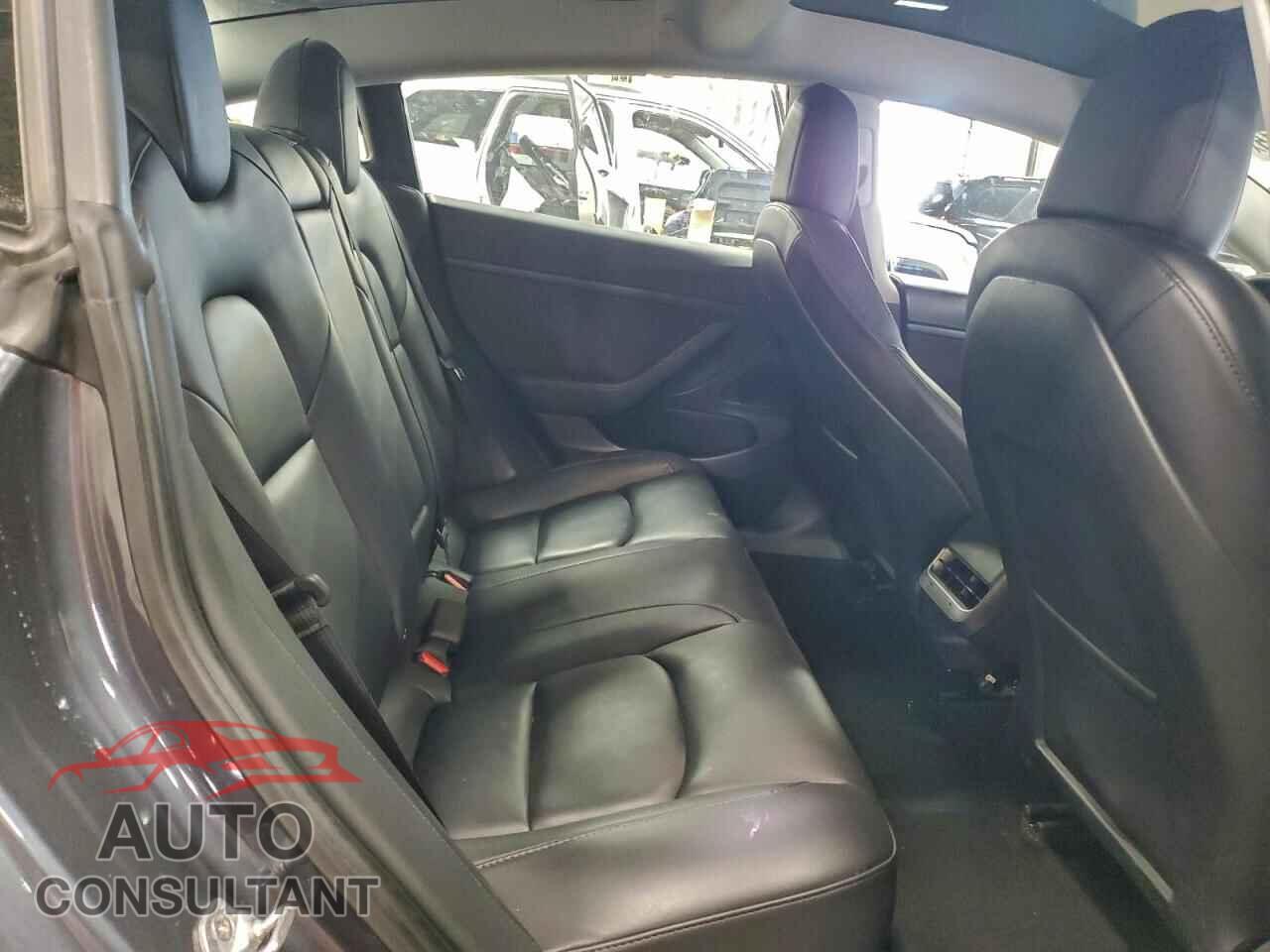TESLA MODEL 3 2021 - 5YJ3E1EAXMF922143