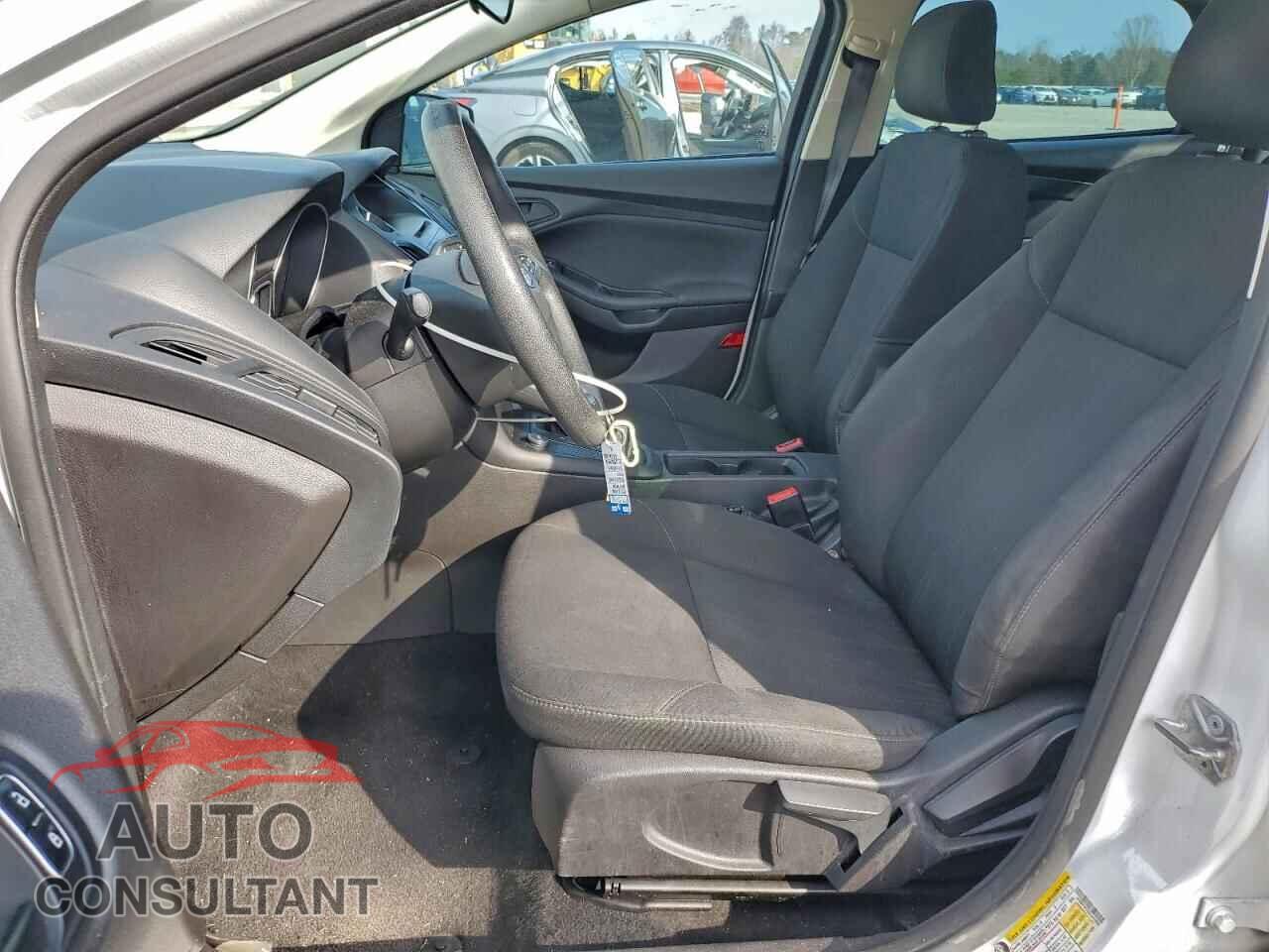 FORD FOCUS 2016 - 1FADP3E22GL242005