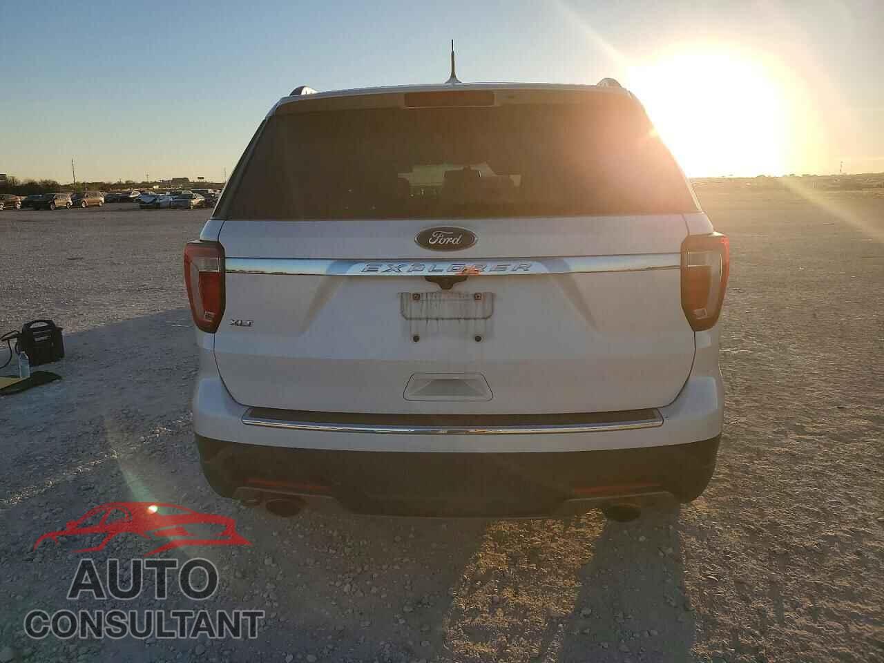 FORD EXPLORER 2018 - 1FM5K7D88JGB30007