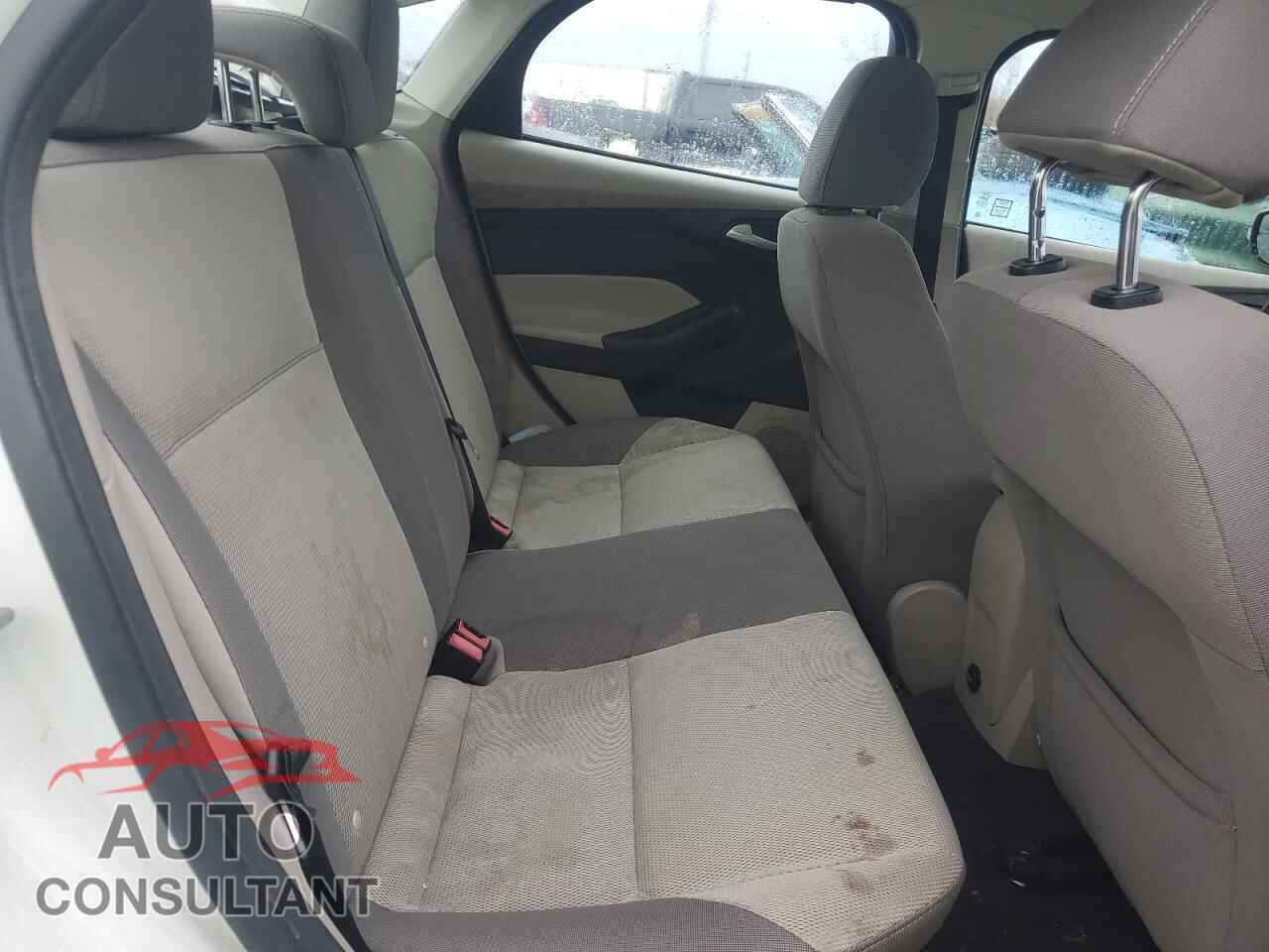 FORD FOCUS 2014 - 1FADP3F29EL228565