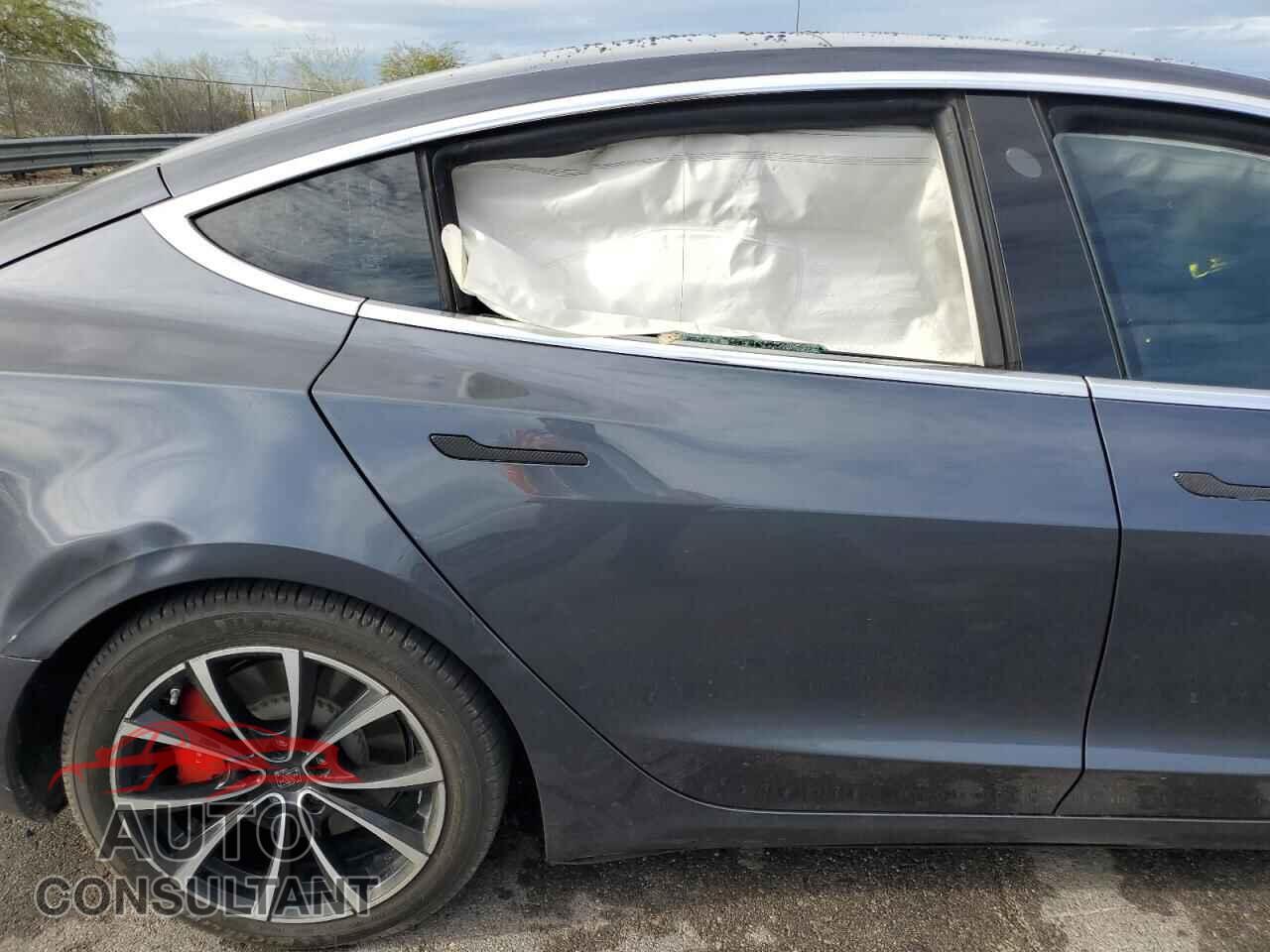 TESLA MODEL 3 2019 - 5YJ3E1EB5KF213982