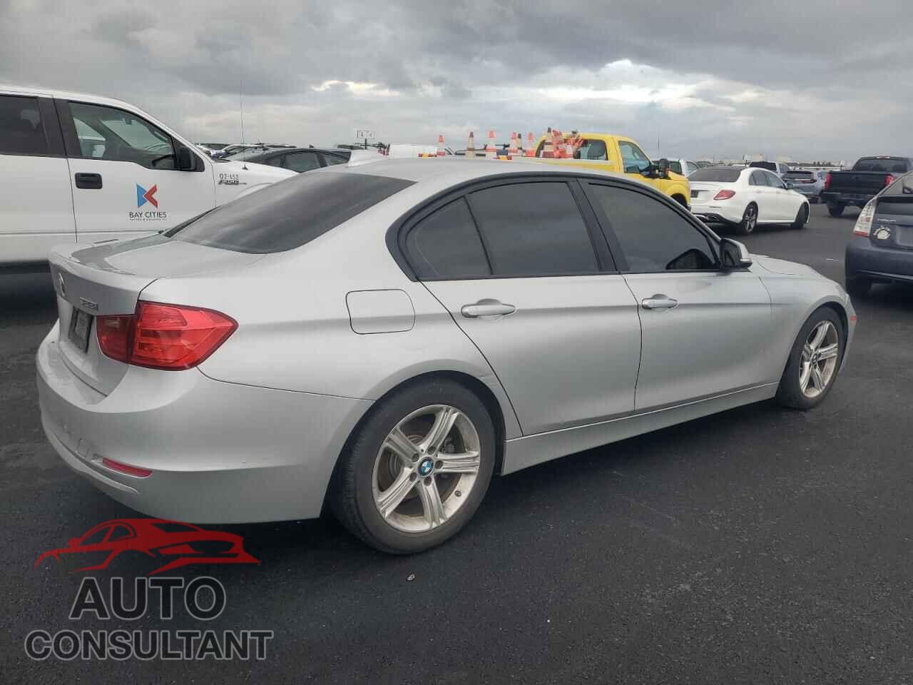 BMW 3 SERIES 2013 - WBA3C1C55DF438062