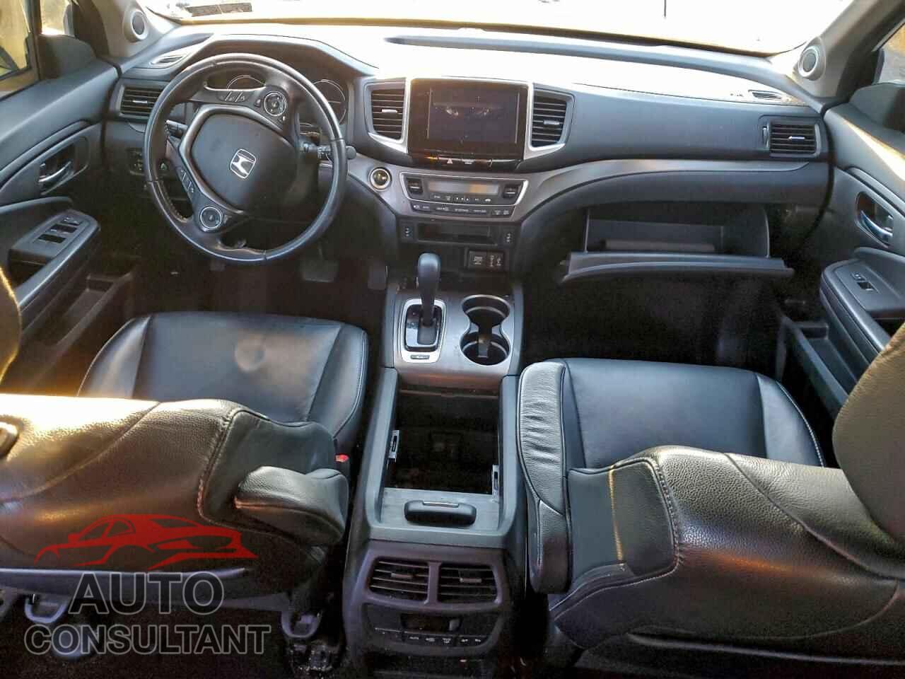 HONDA PILOT 2017 - 5FNYF6H53HB031759