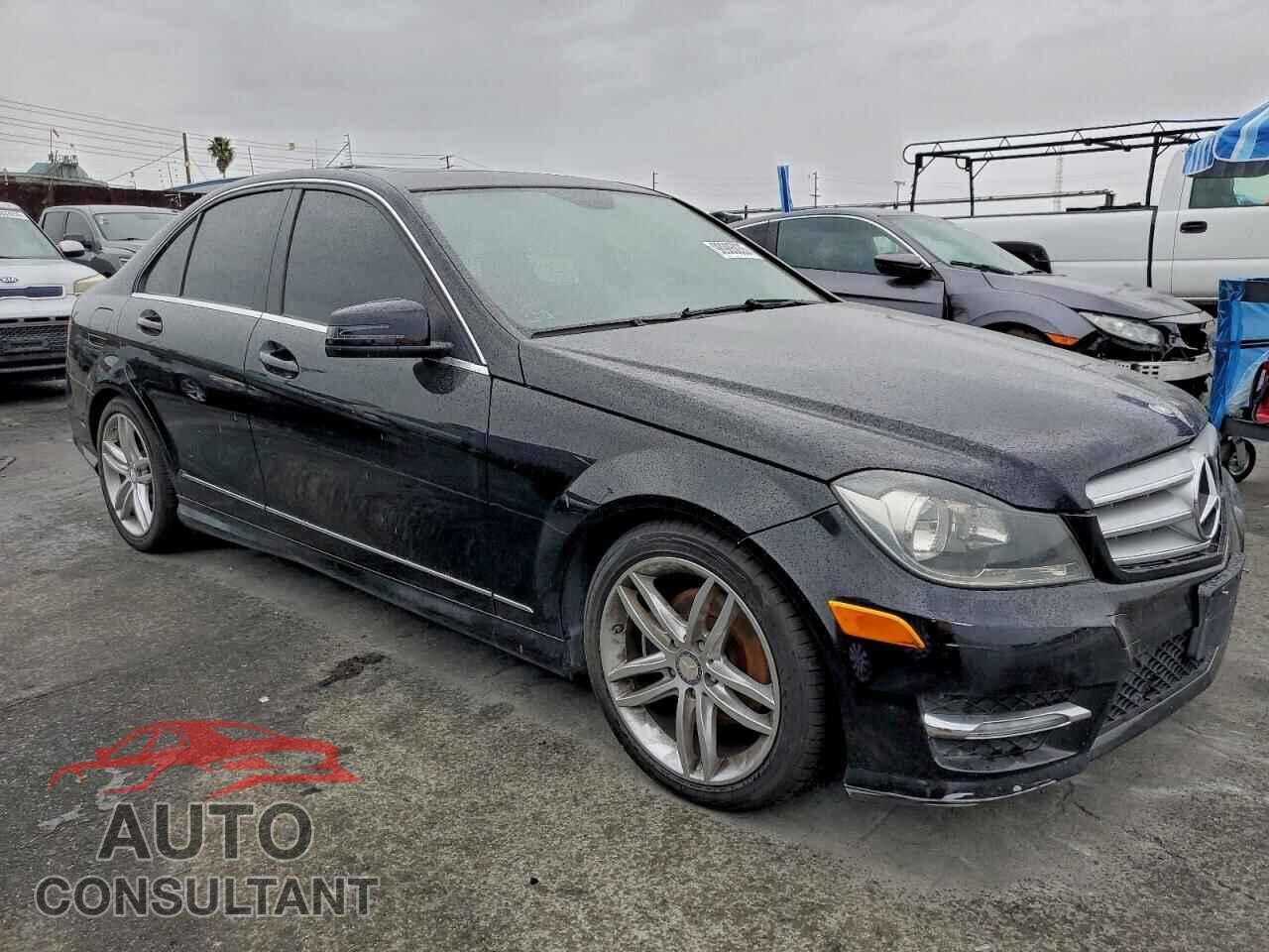 MERCEDES-BENZ C-CLASS 2013 - WDDGF4HB1DA786357