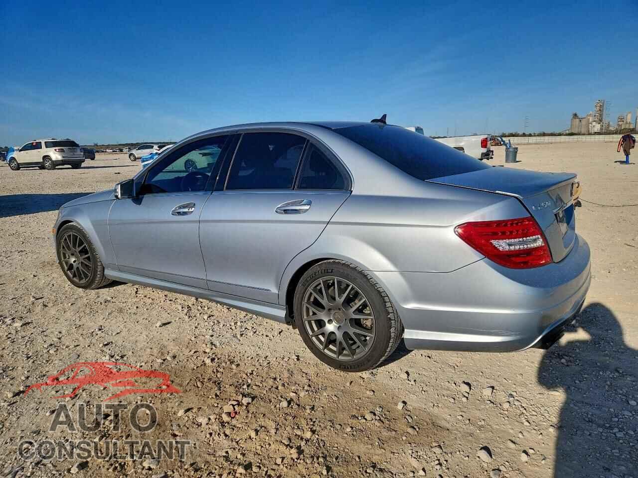 MERCEDES-BENZ C-CLASS 2013 - WDDGF4HB4DA781069