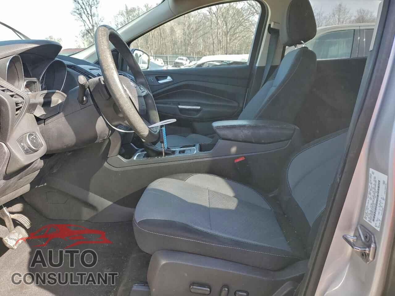 FORD ESCAPE 2017 - 1FMCU9G96HUC04439