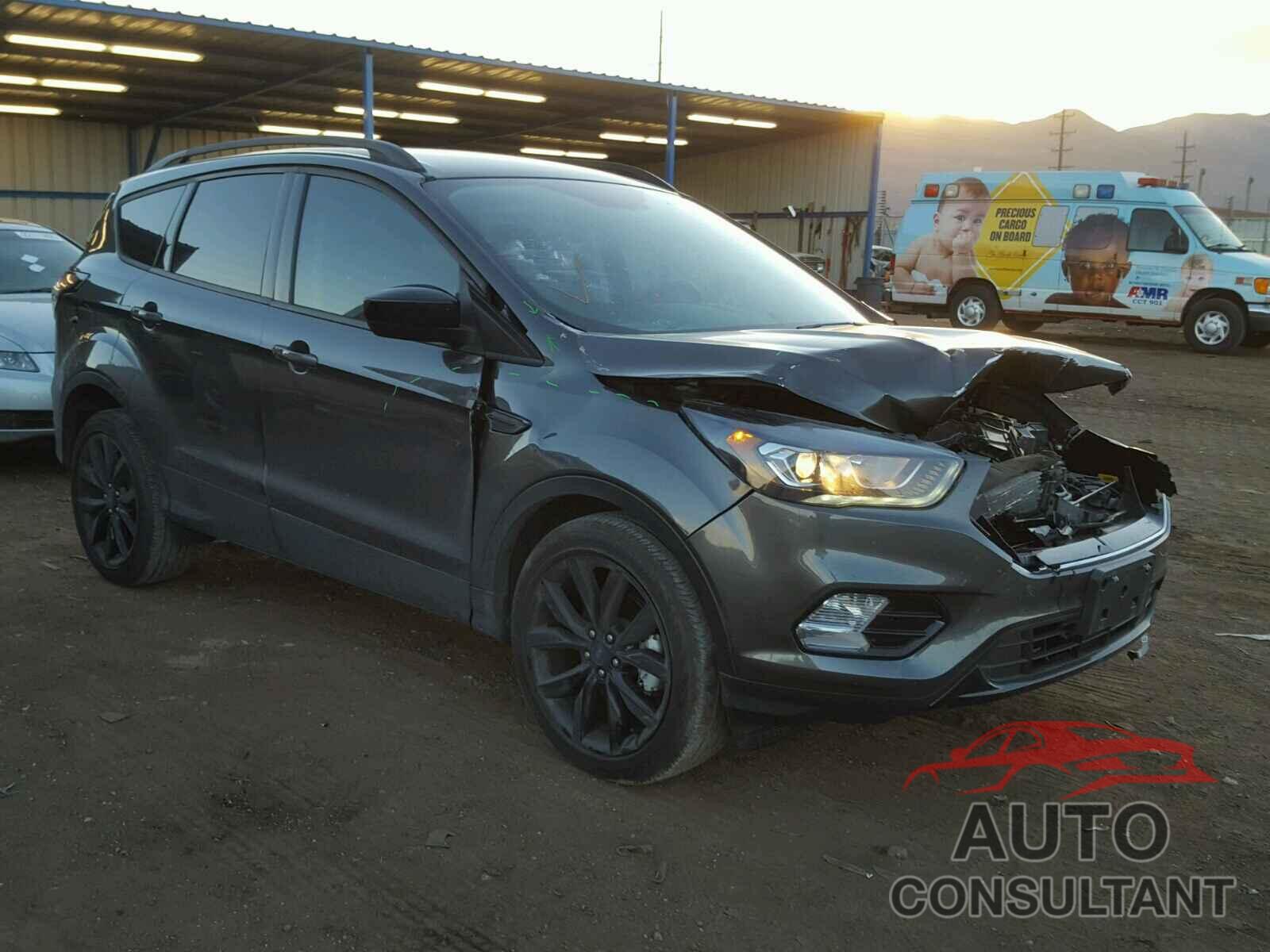 FORD ESCAPE 2017 - 1FMCU0GD5HUC24987