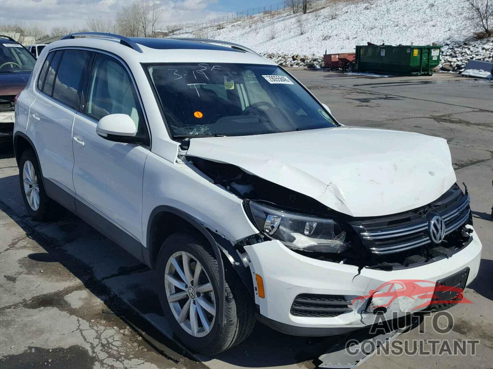 VOLKSWAGEN TIGUAN 2017 - WVGSV7AX4HK022464