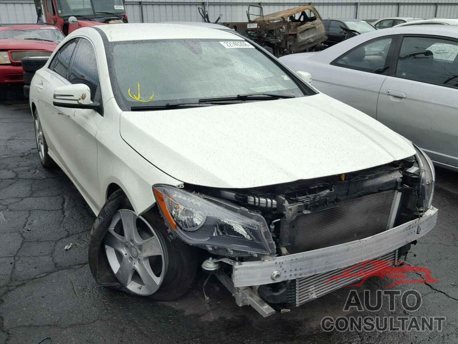 MERCEDES-BENZ CLA 250 2015 - WDDSJ4EB8FN238963