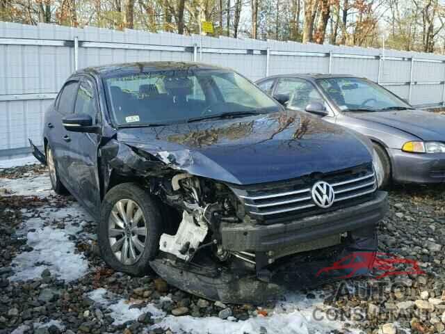 VOLKSWAGEN PASSAT 2015 - 1VWAT7A39FC014092