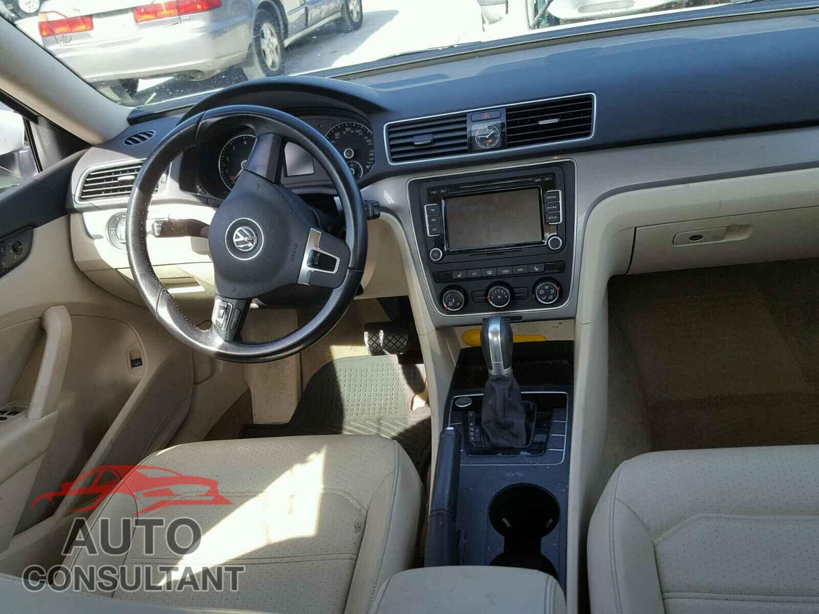 VOLKSWAGEN PASSAT 2015 - 1VWAT7A37FC095741