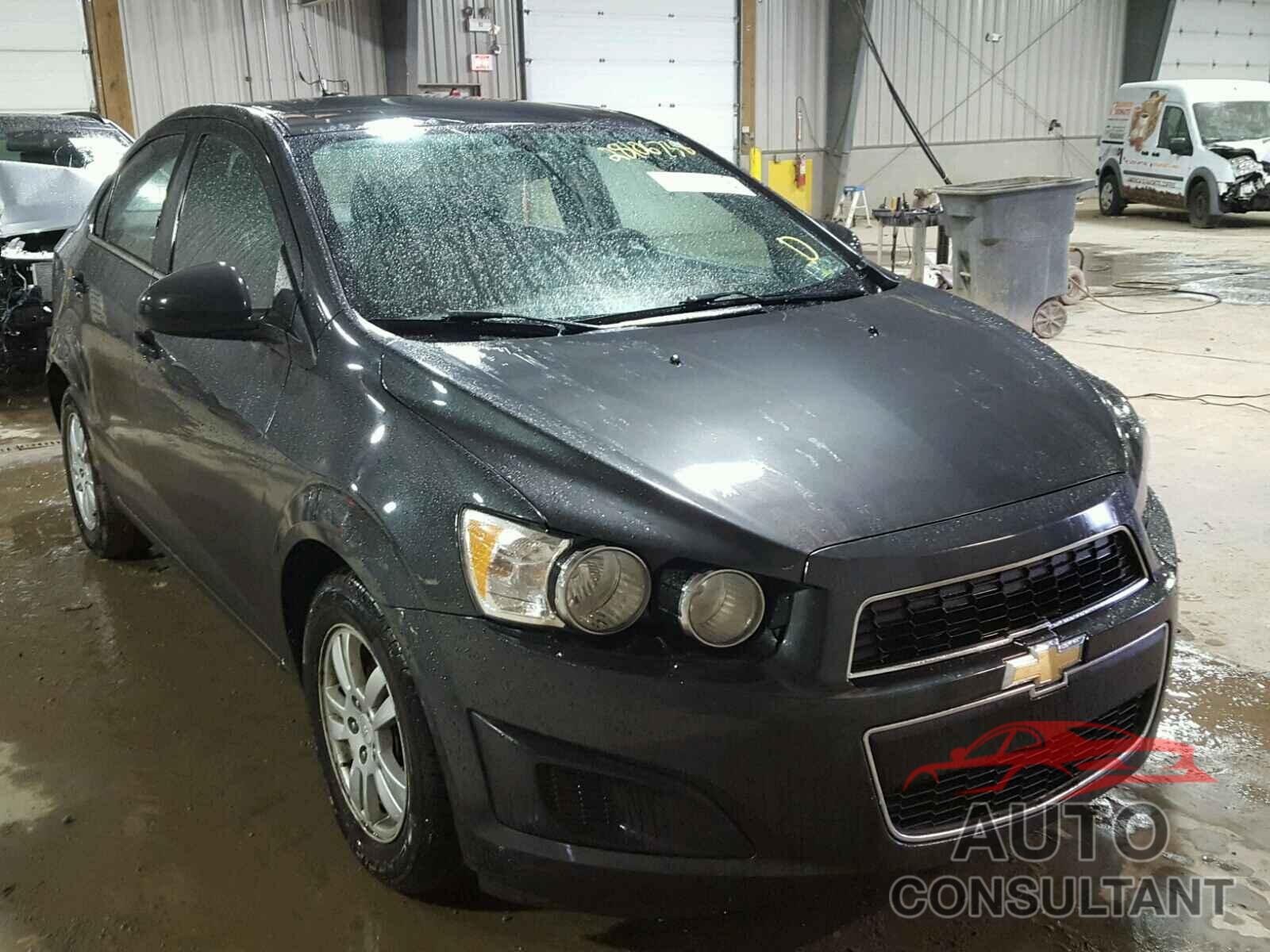 CHEVROLET SONIC 2015 - 1G1JC5SG2F4213139