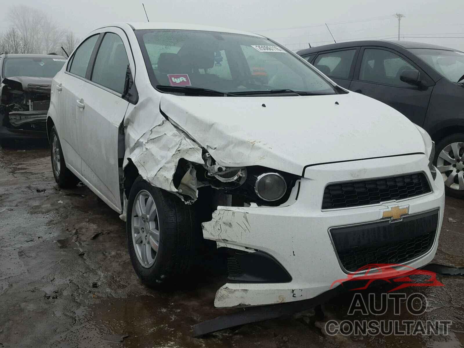 CHEVROLET SONIC 2015 - 1G1JC5SH9F4106825