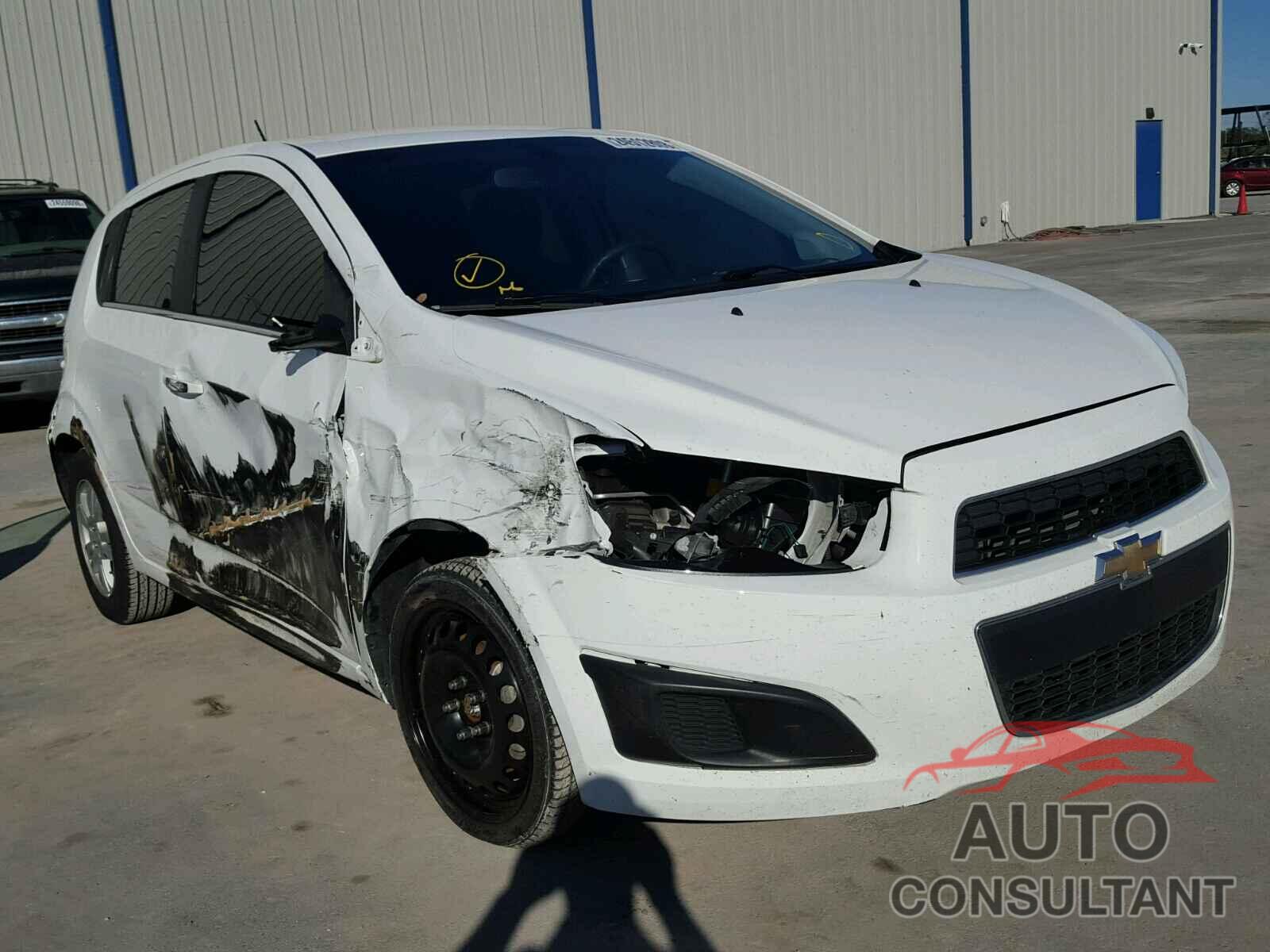 CHEVROLET SONIC 2015 - 1G1JC6SHXF4104782