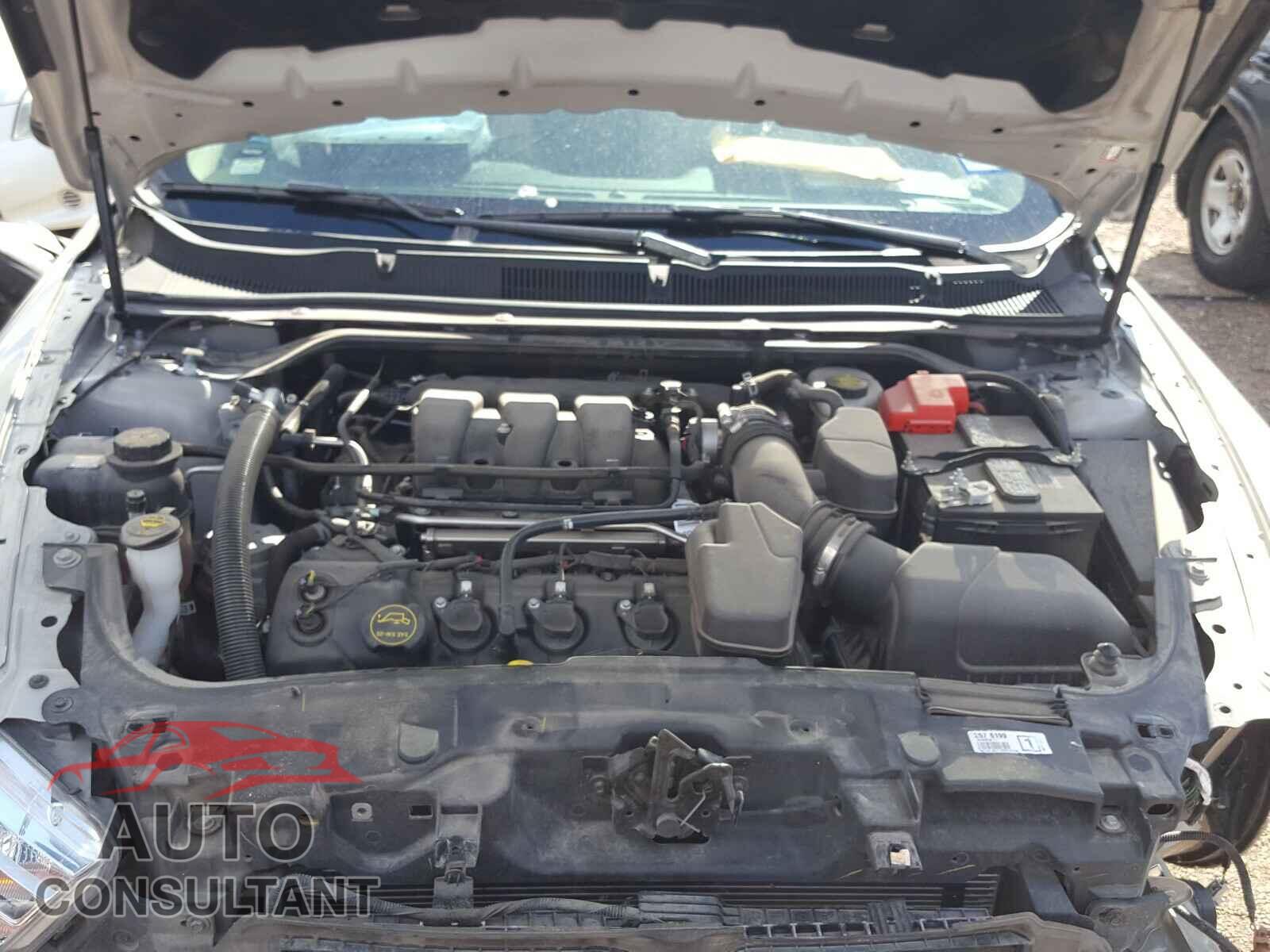 FORD TAURUS 2018 - 1FAHP2E82JG142275