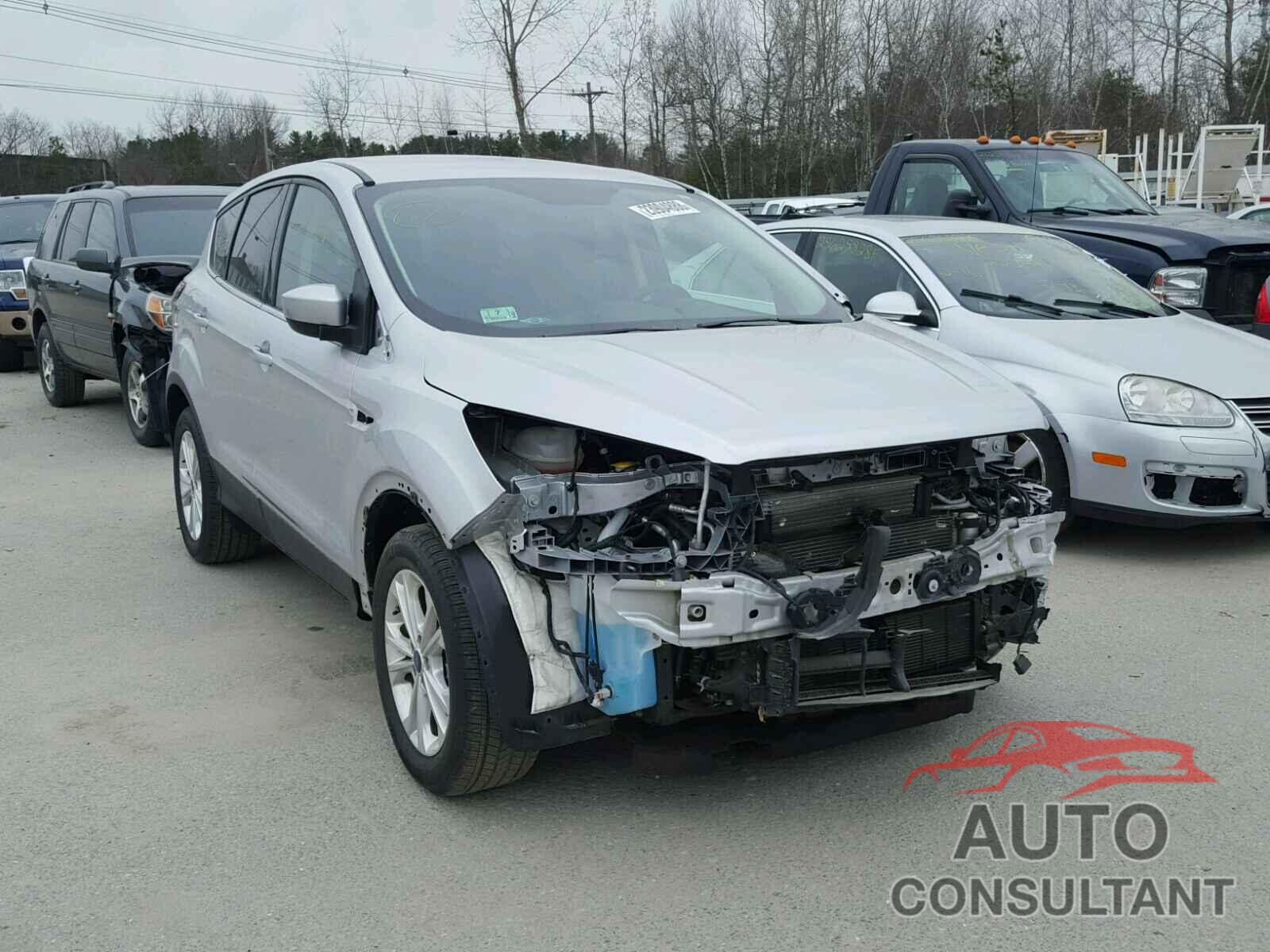 FORD ESCAPE 2017 - 1FMCU9GD4HUD01725