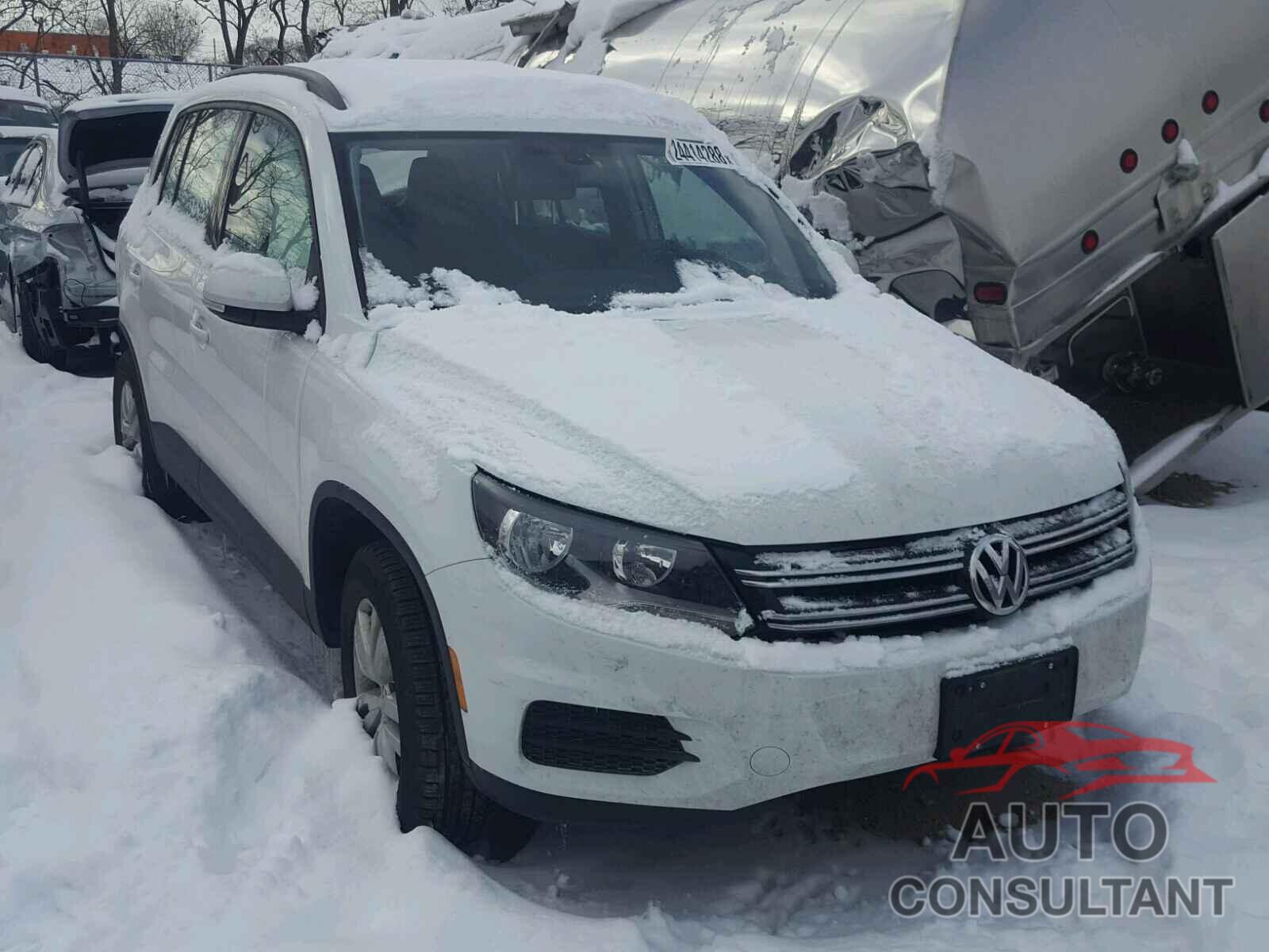 VOLKSWAGEN TIGUAN 2017 - WVGBV7AX0HK007685