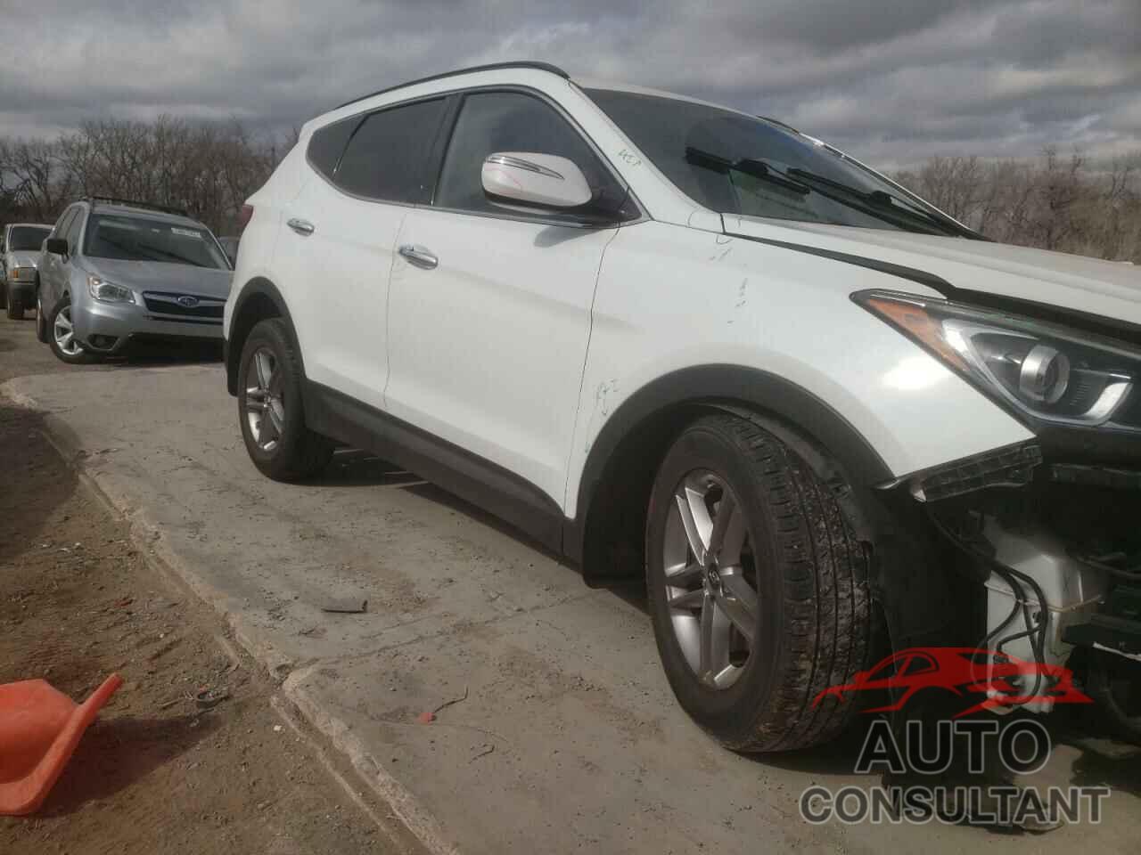HYUNDAI SANTA FE 2018 - 5NMZU3LB4JH077398
