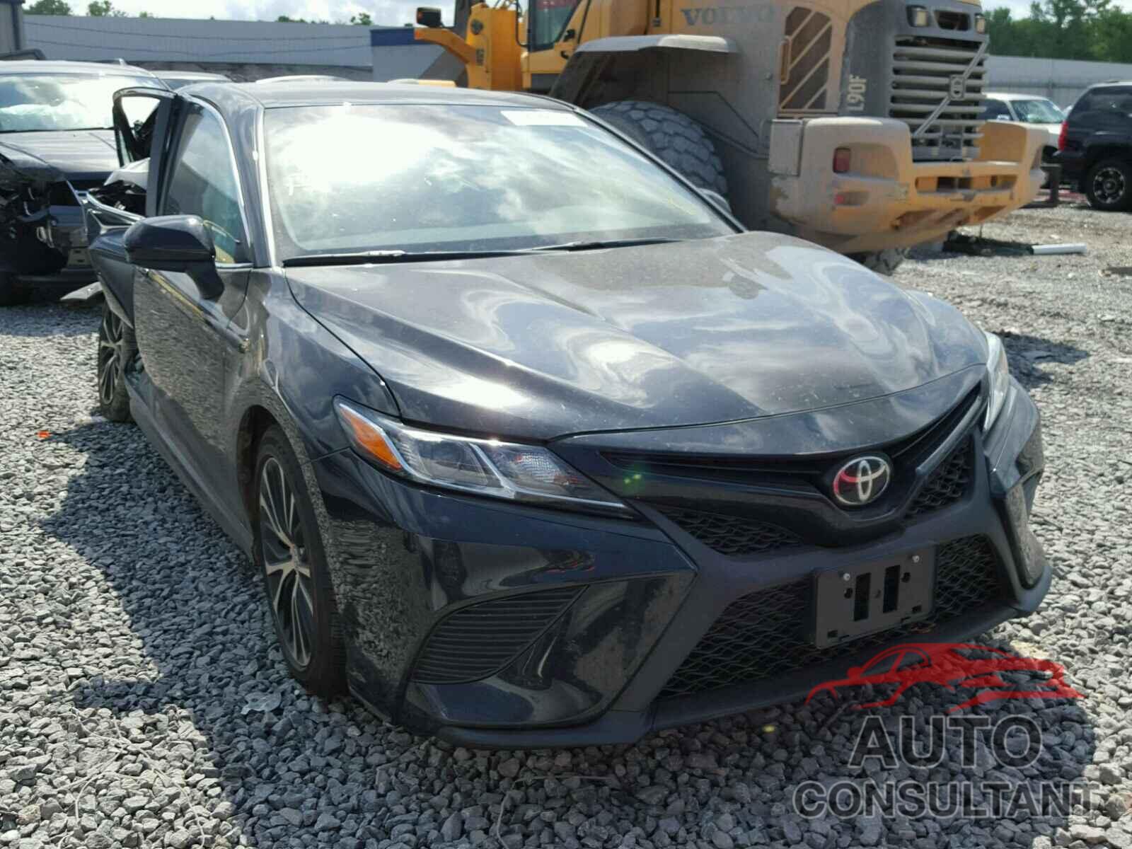 TOYOTA CAMRY 2018 - 4T1B11HK8JU034467