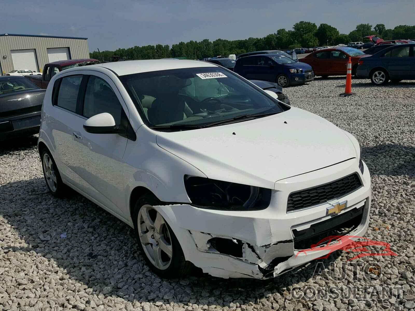 CHEVROLET SONIC 2015 - 1G1JE6SB7F4133968
