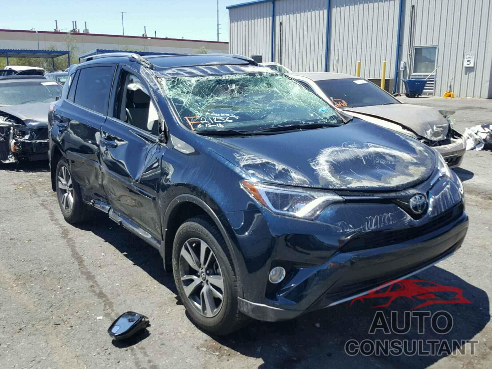 TOYOTA RAV4 XLE 2017 - JTMWFREV3HJ104862