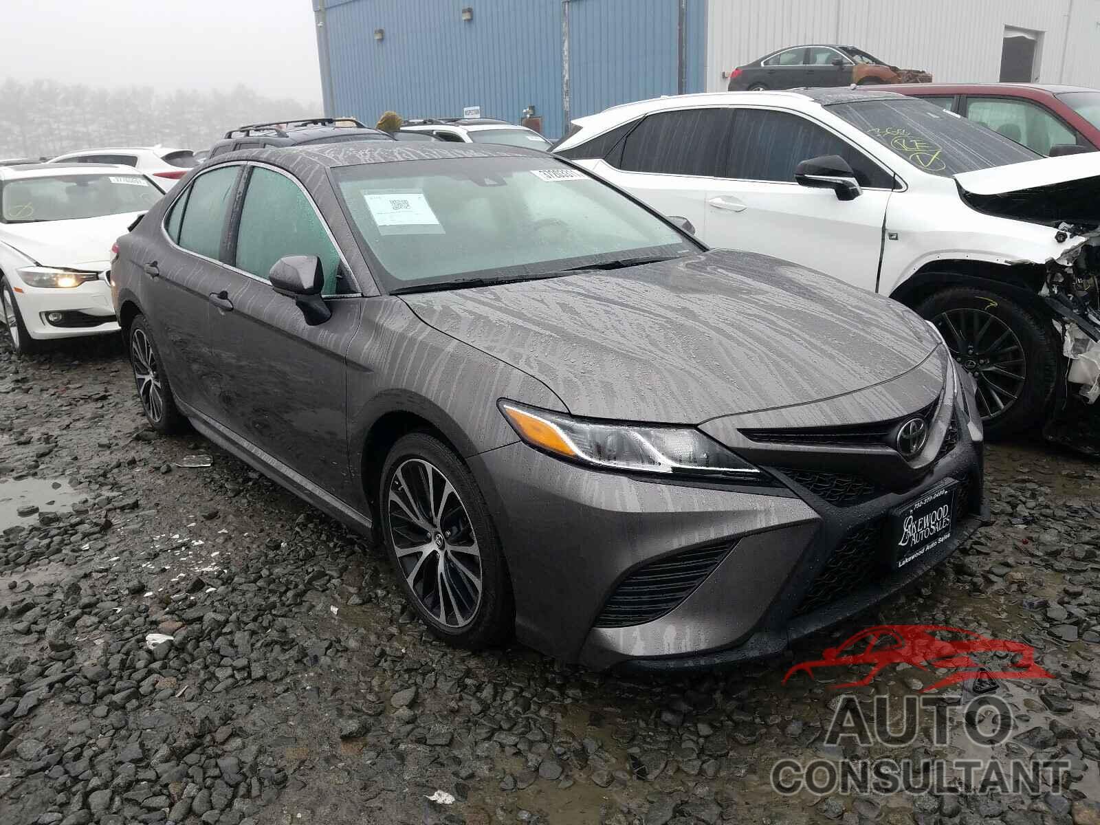 TOYOTA CAMRY 2018 - 4T1B11HK1JU012262