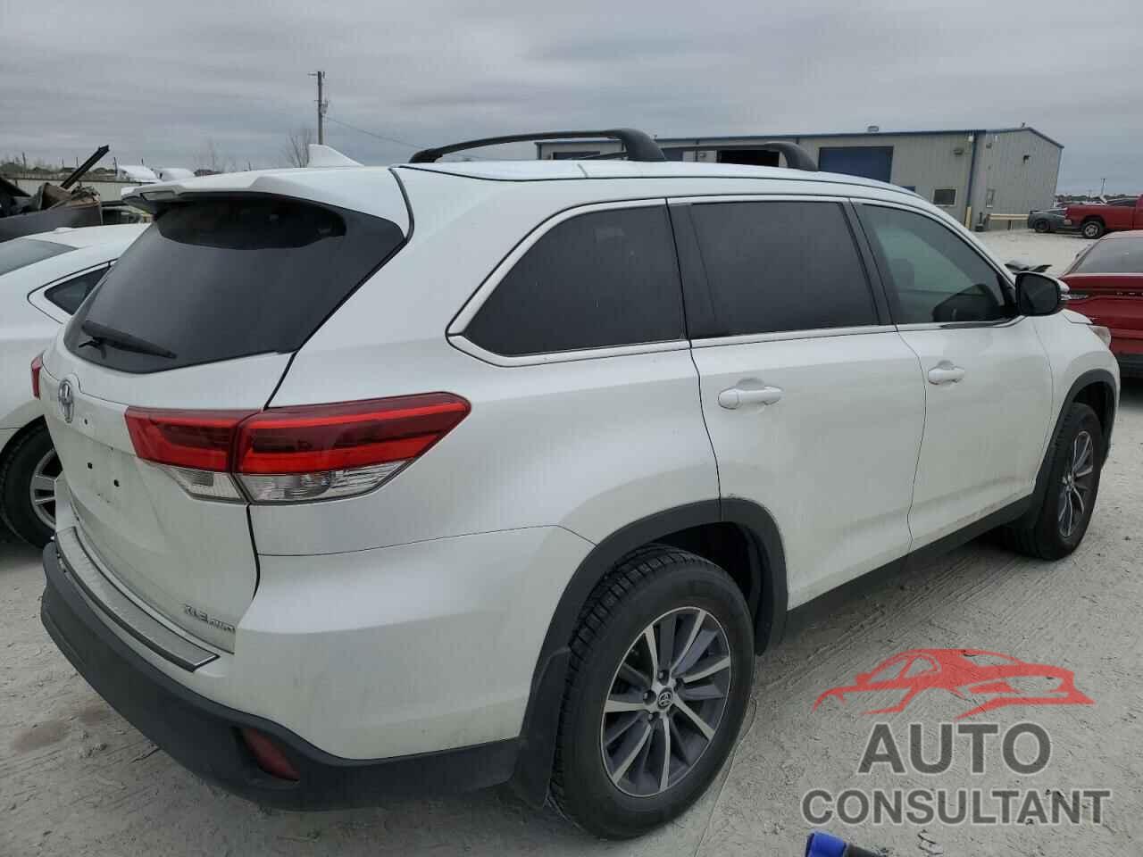 TOYOTA HIGHLANDER 2019 - 5TDJZRFH7KS602504