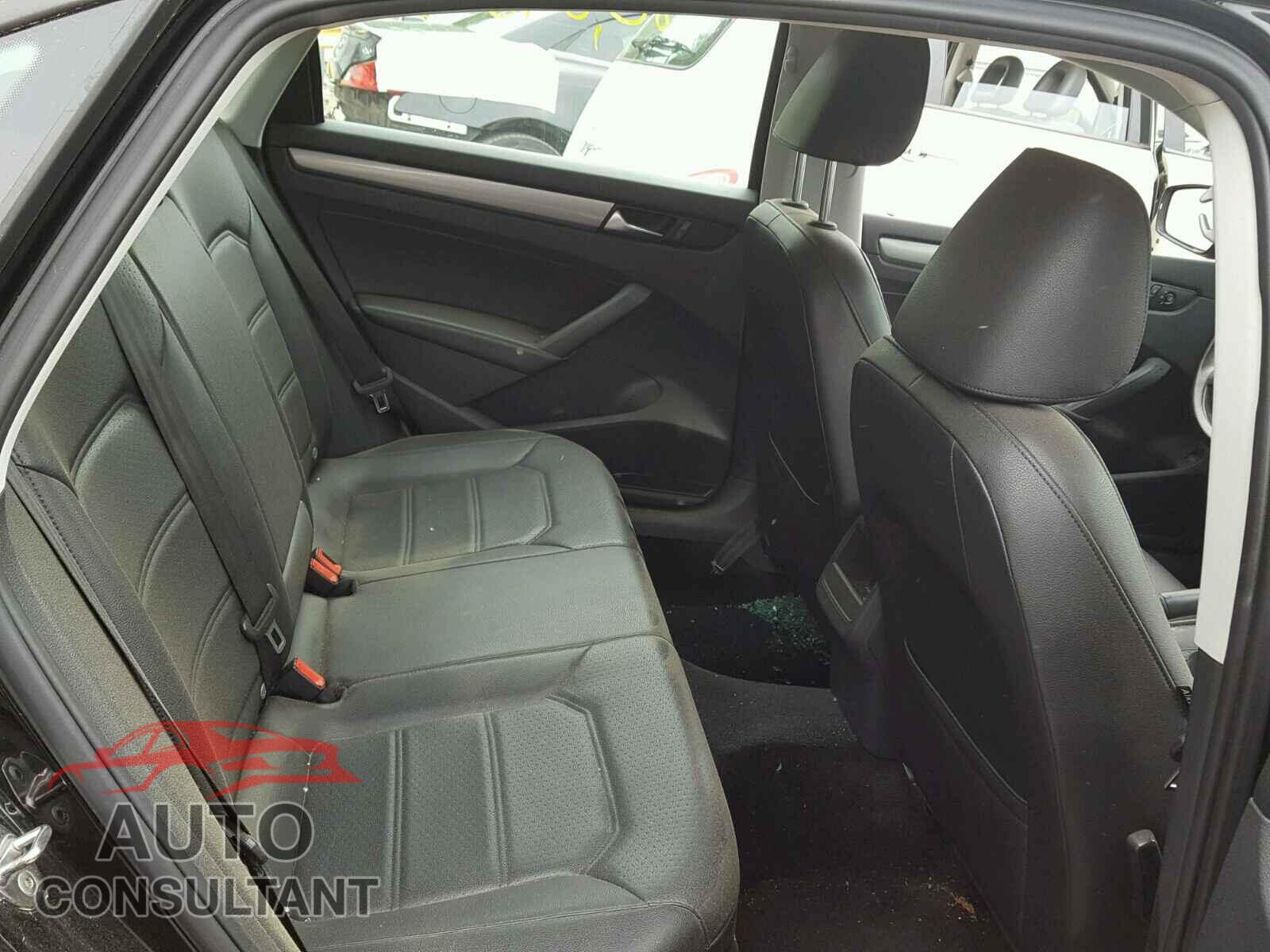VOLKSWAGEN PASSAT 2015 - 1VWAT7A35FC044075
