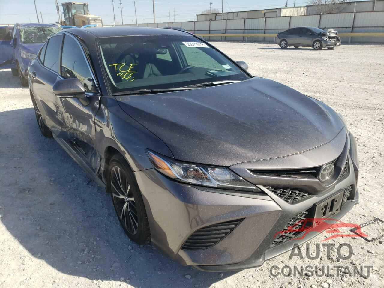 TOYOTA CAMRY 2018 - 4T1B11HK1JU088726
