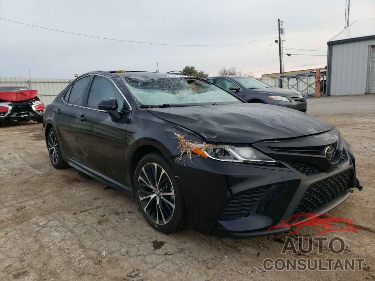 TOYOTA CAMRY 2018 - 4T1B11HK5JU550740