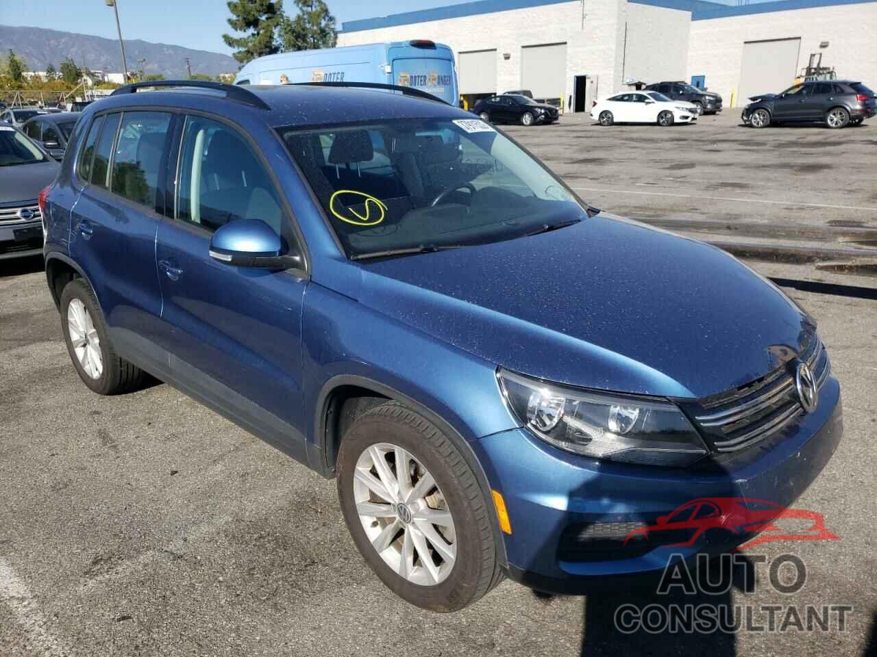 VOLKSWAGEN TIGUAN 2017 - WVGBV7AX2HK048285