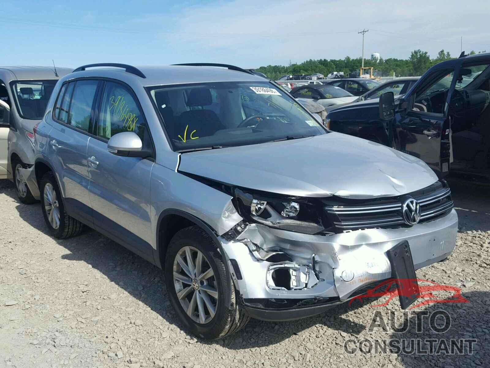 VOLKSWAGEN TIGUAN 2017 - WVGBV7AX9HK052401