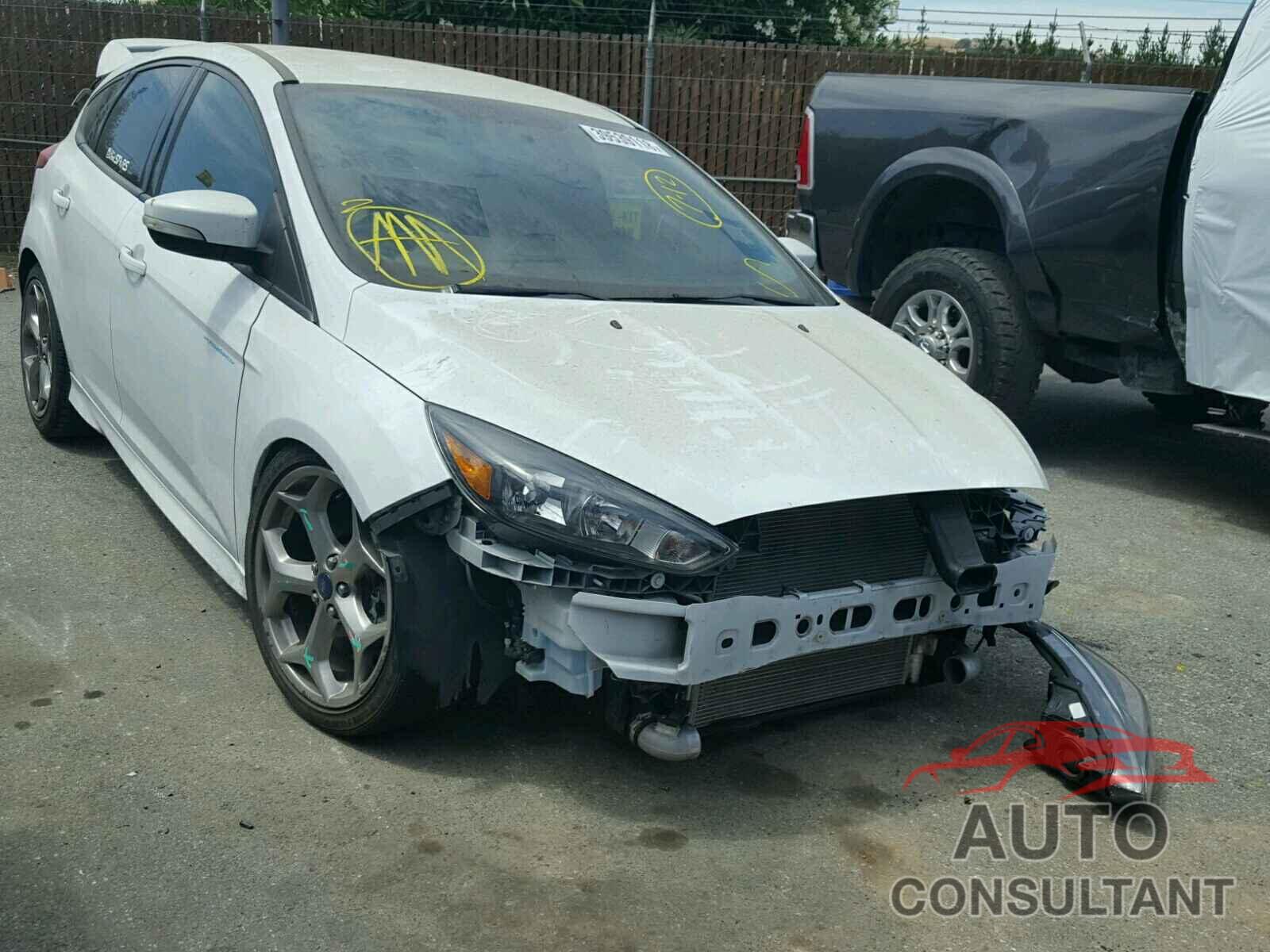 FORD FOCUS 2015 - 1FADP3L93FL262049