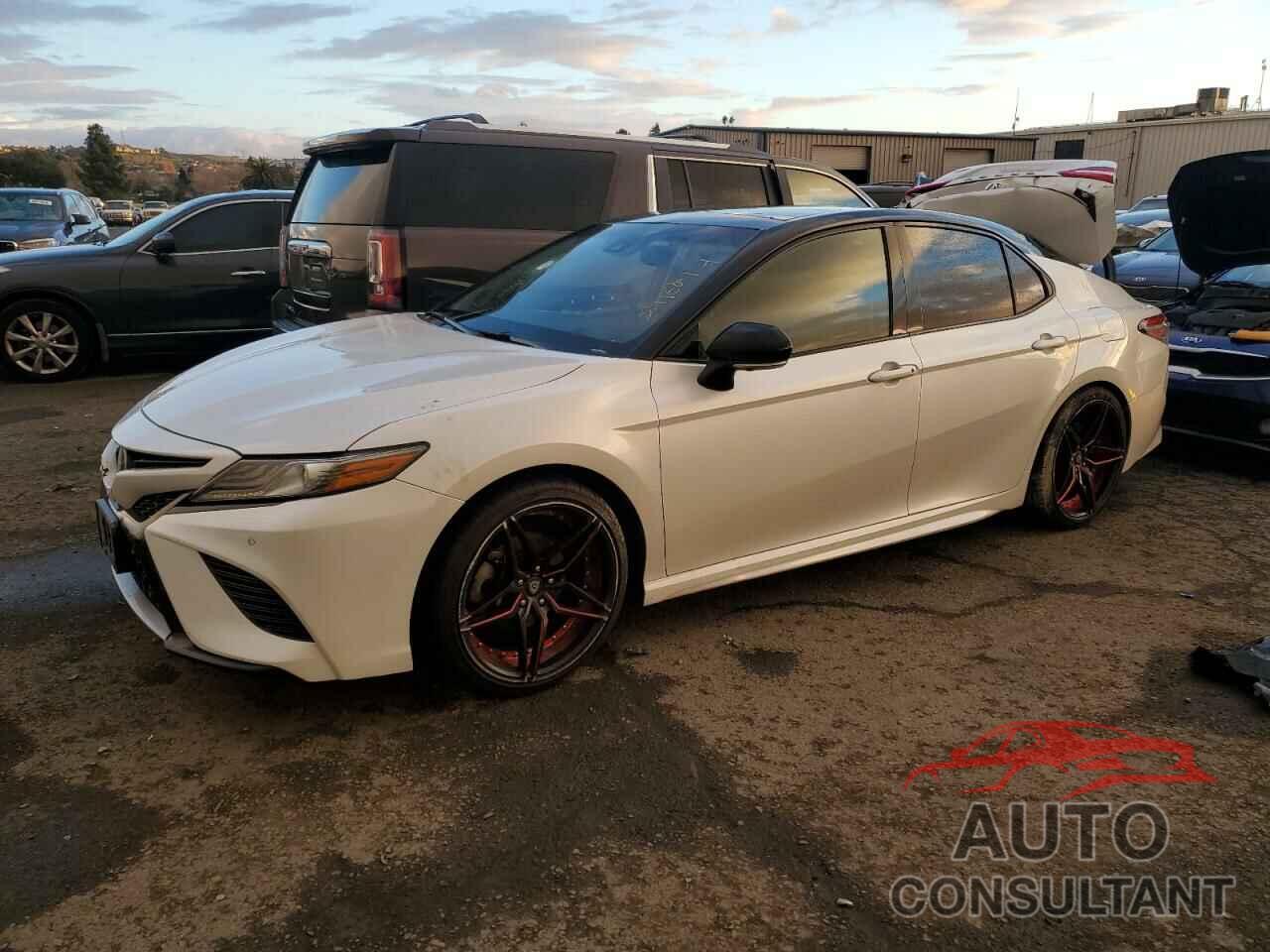 TOYOTA CAMRY 2018 - 4T1B61HK4JU027999