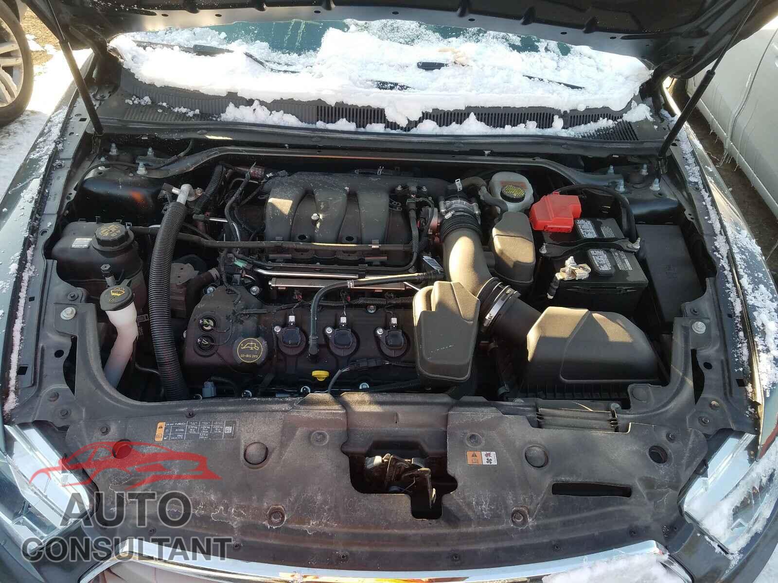 FORD TAURUS 2018 - 1FAHP2D85JG122992