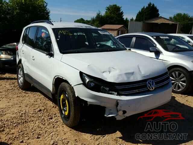 VOLKSWAGEN TIGUAN 2016 - WVGBV7AX1GW512559