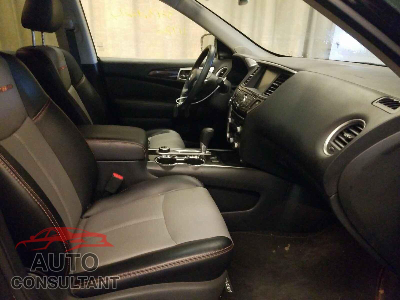 NISSAN PATHFINDER 2020 - 5N1DR2CM2LC583557