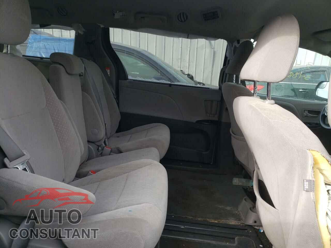 TOYOTA SIENNA 2018 - 5TDKZ3DC5JS952852