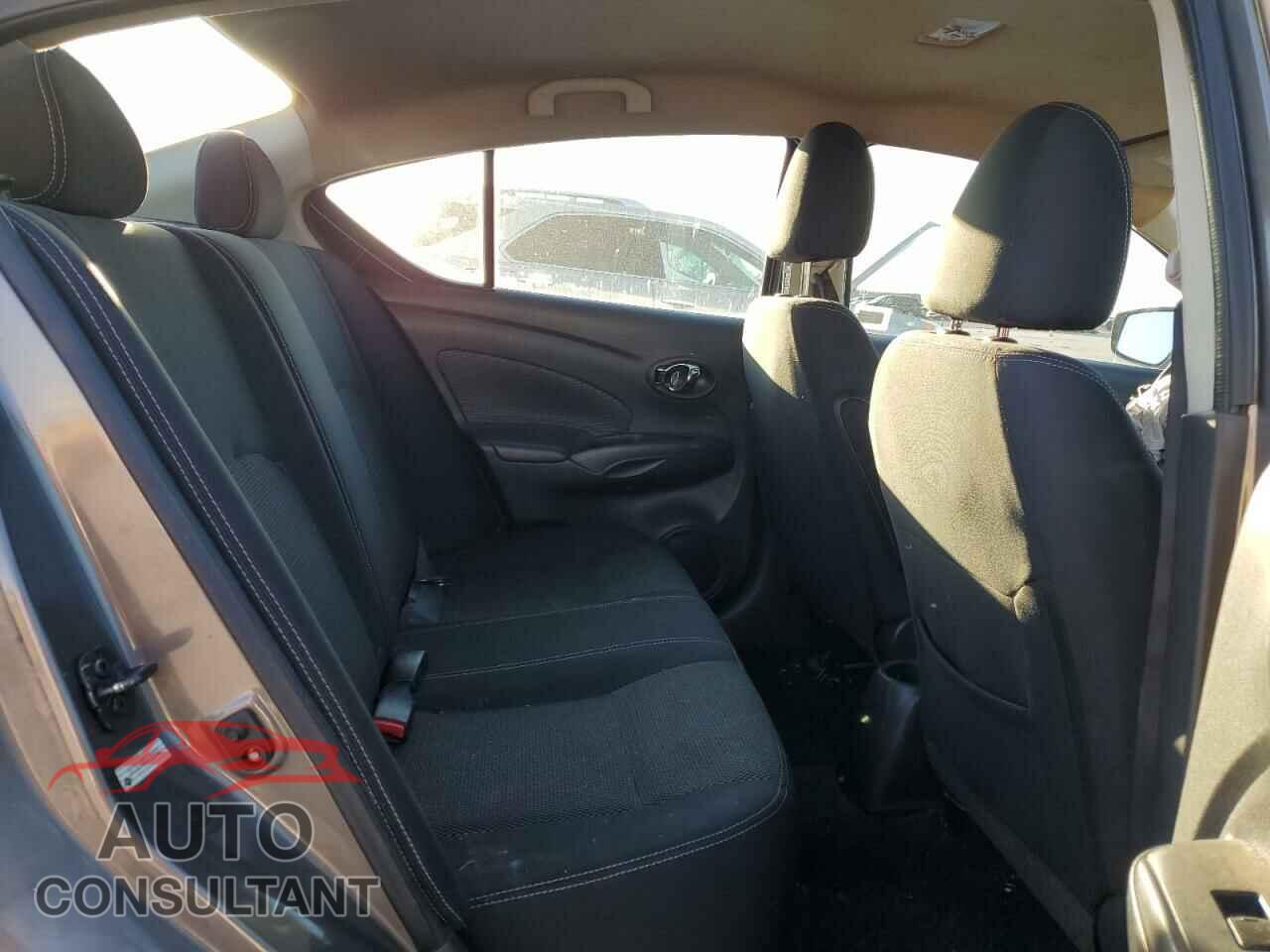 NISSAN VERSA 2017 - 3N1CN7AP3HL820593